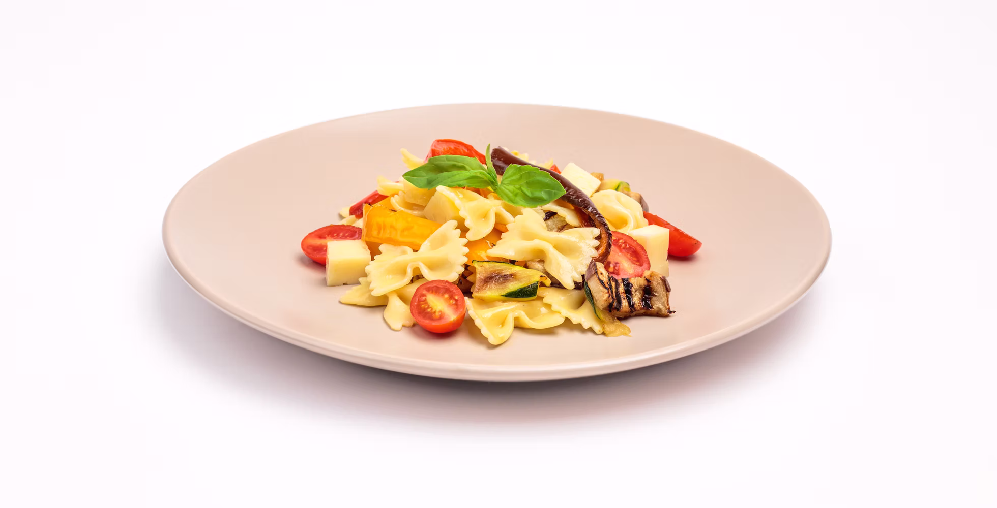 Farfalle fredde con verdure grigliate e scamorza affumicata